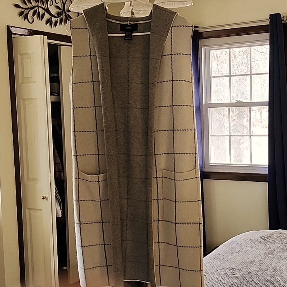 Rain Sleeveless Sweater Coat, Size Medium, Off White and Gray
